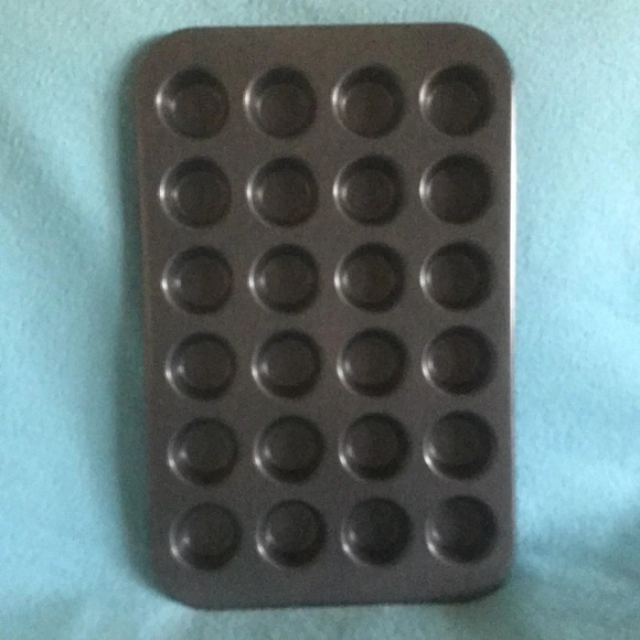 Mini muffins or cupcake bakeware teflon coated thick rolled edges makes 24 - Picture 5 of 9